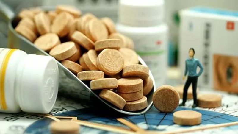 氨糖软骨素钙片适用于以下人群：